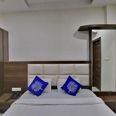 Hotel Amar Palace Uddzsaín Kültér fotó